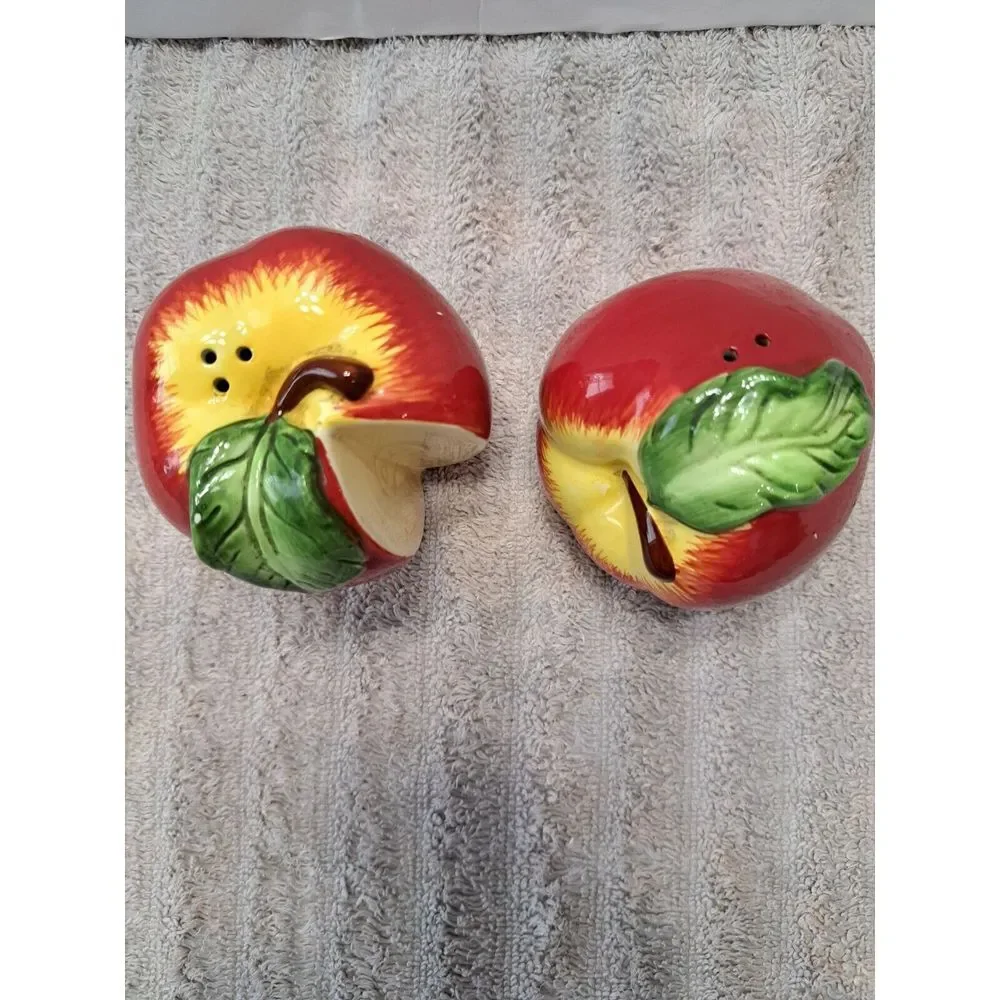 Vintage CERAMIC RED APPLE‎ SALT & PEPPER SHAKERS SET 3 INCH